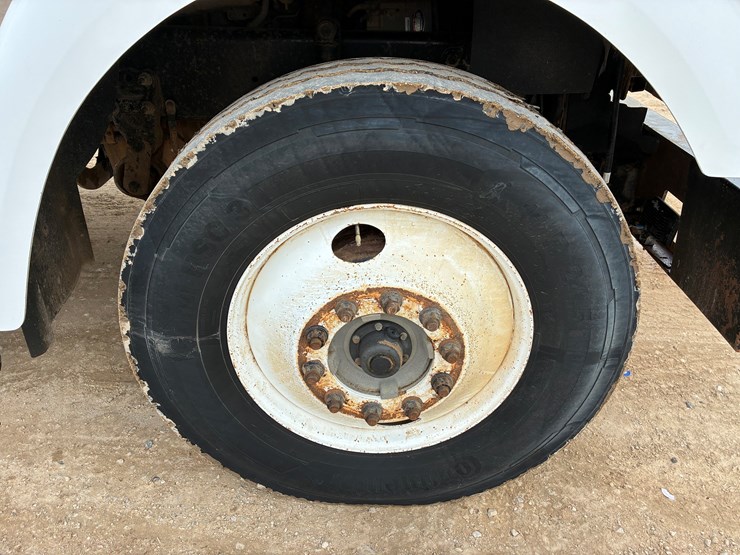 2015-freightliner-coronado-122-sd-image-10