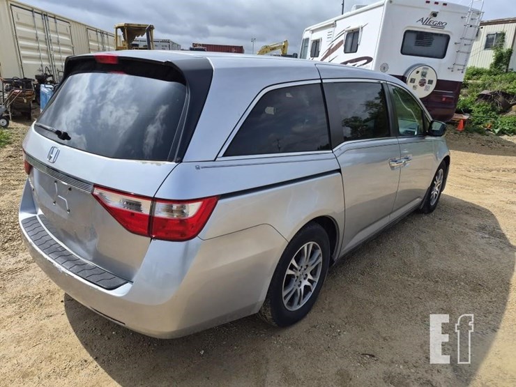 2011-honda-odyssey-image-3