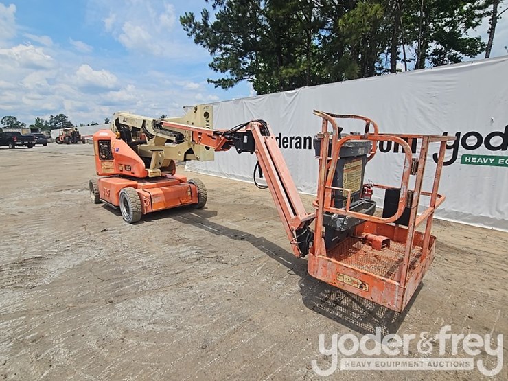 2011-jlg-e400ajpn-image-7