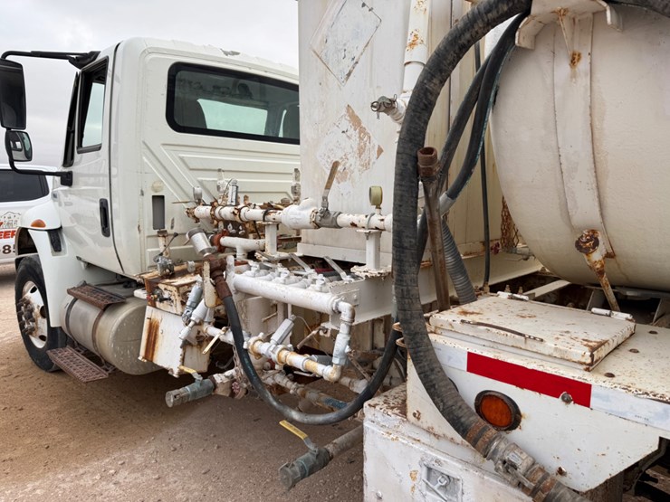 2015-international-durastar-4300-image-12