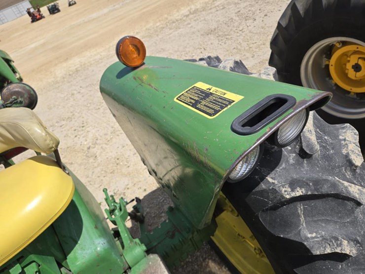 john-deere-3010-image-9