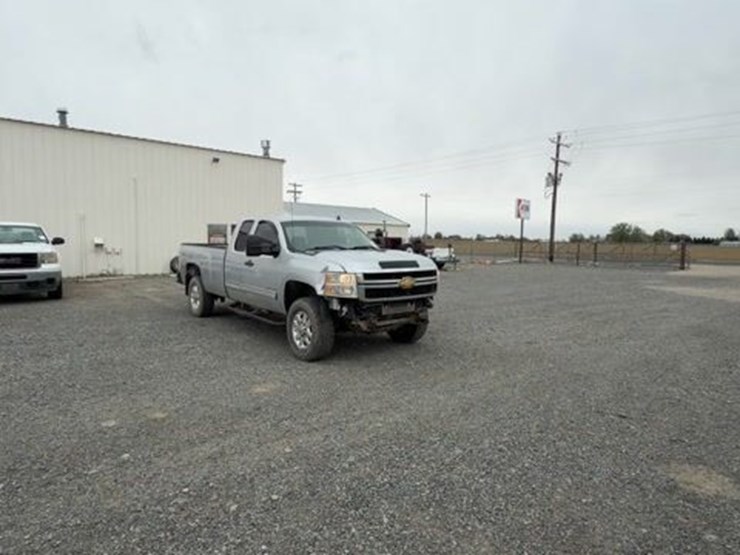 2012-chevrolet-silverado-3500hd-image-1