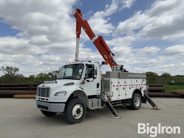2012-freightliner-m2-106-image-1