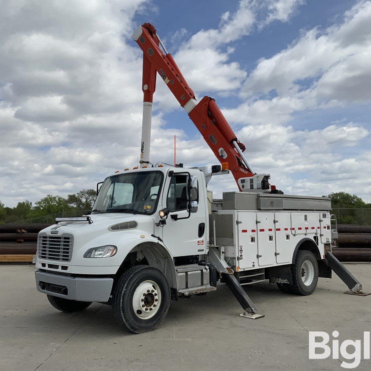 2012 FREIGHTLINER M2 106