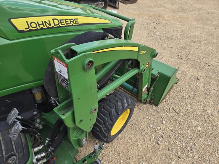 2018-john-deere-1025r-image-18