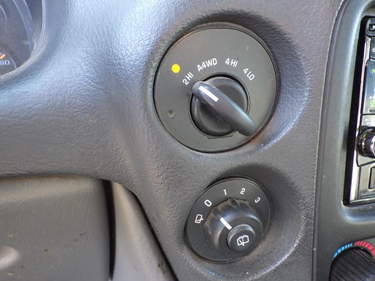 2003-chevrolet-blazer-image-36