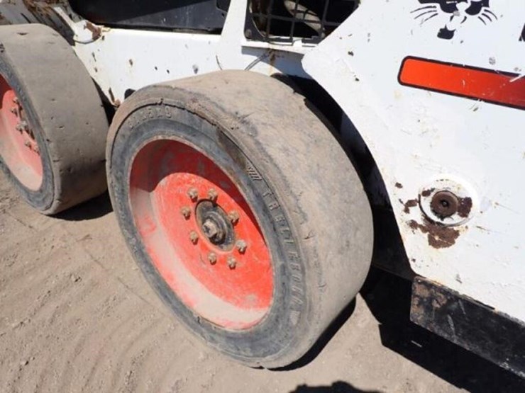 2014-bobcat-s590-image-31