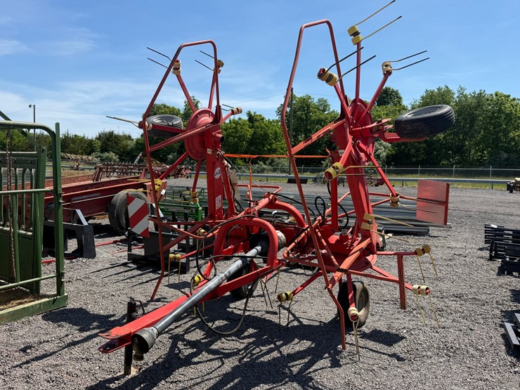 #96-•-ccm-4-basket-tedder-w/hyd-fold-&-hyd-tilt-image-1