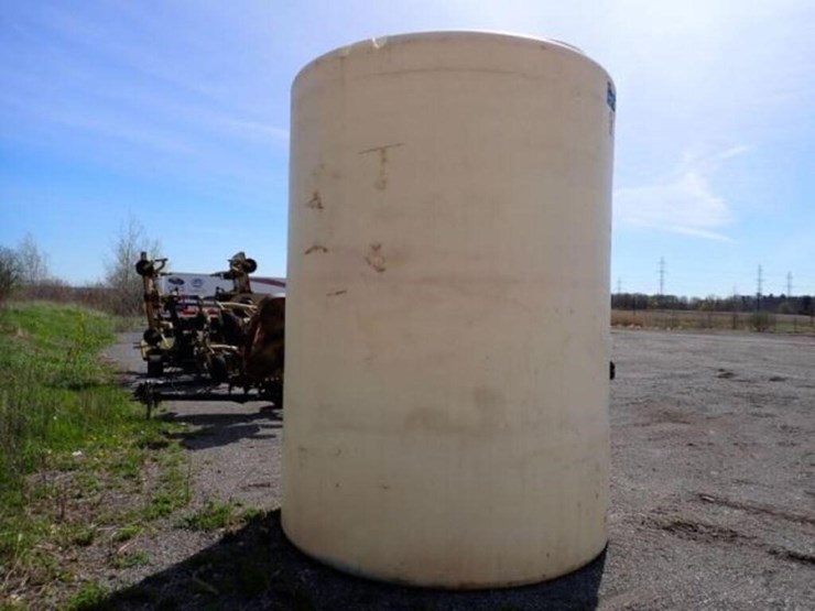 4,000-l-polyethylene-tank-image-3