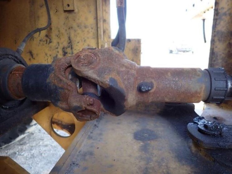 2023-caterpillar-926m-image-46
