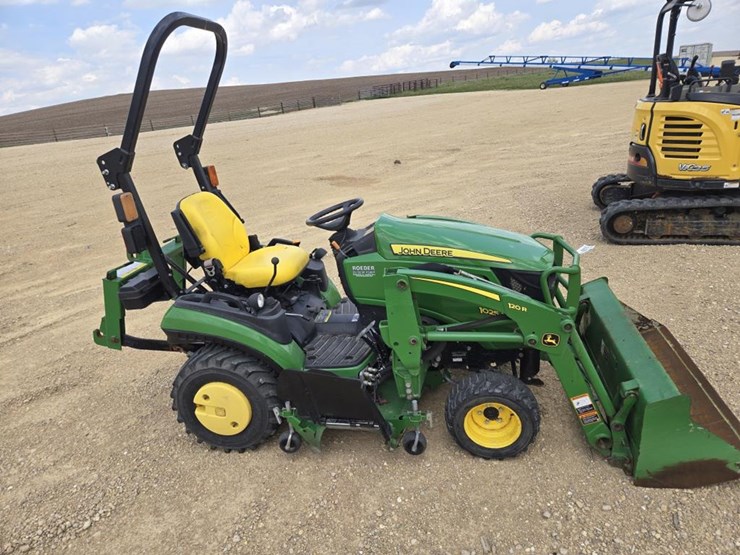 2018-john-deere-1025r-image-14