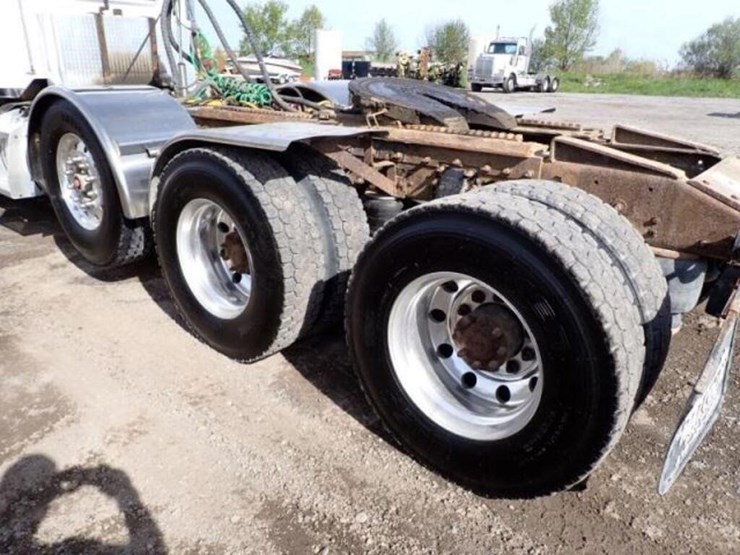 2013-peterbilt-367-image-58