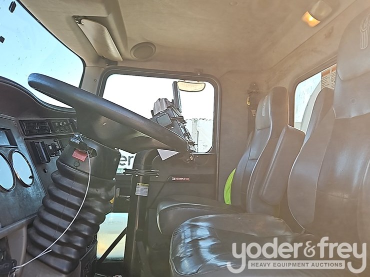 2016-kenworth-t300-image-23