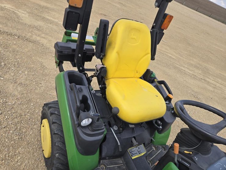 2018-john-deere-1025r-image-19