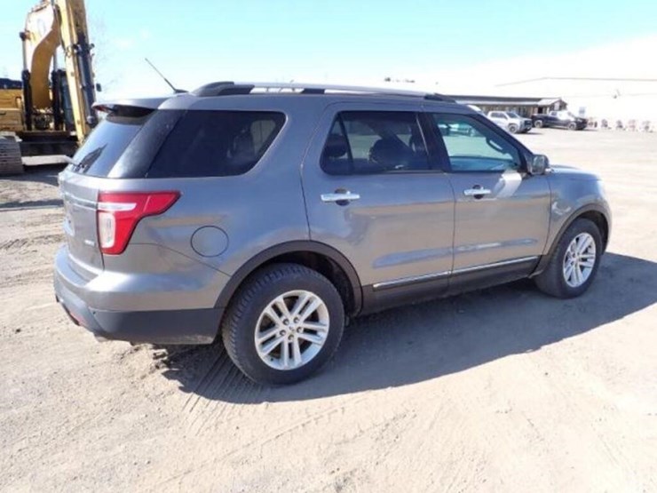 2014-ford-explorer-xlt-image-5