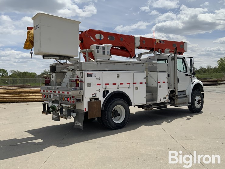 2012-freightliner-m2-106-image-13