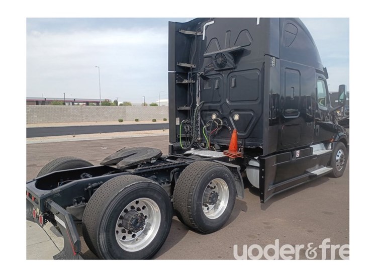 2019-freightliner-cascadia-image-2