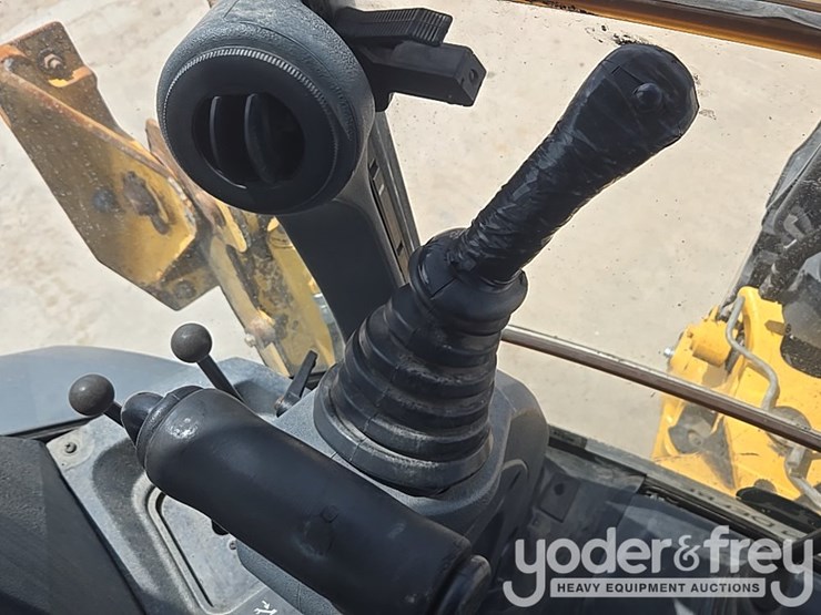 2020-deere-310sl-image-45
