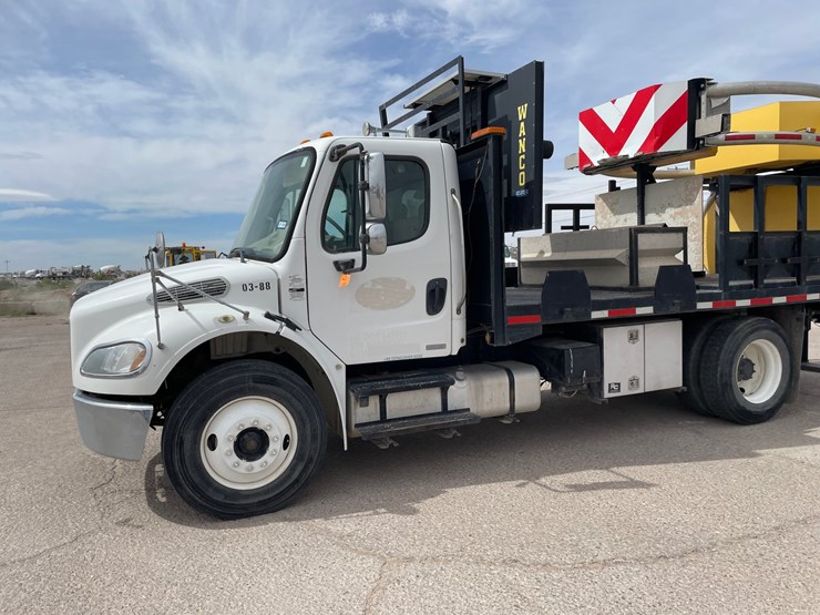 2008-freightliner-m2-106-image-9