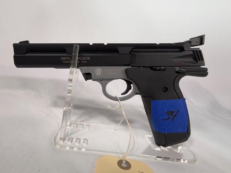 #34-•-smith-&-wesson-22a-1-22lr-pistol-umb1168-image-13