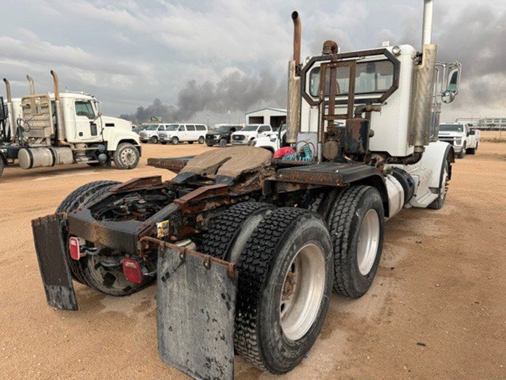 2013-peterbilt-367-image-4