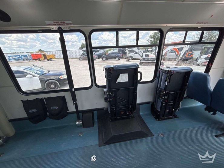 2017-ford-e450-image-17