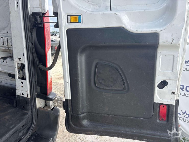 2016-ford-transit-image-17