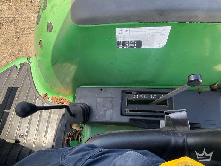 john-deere-utility-tractor-image-15