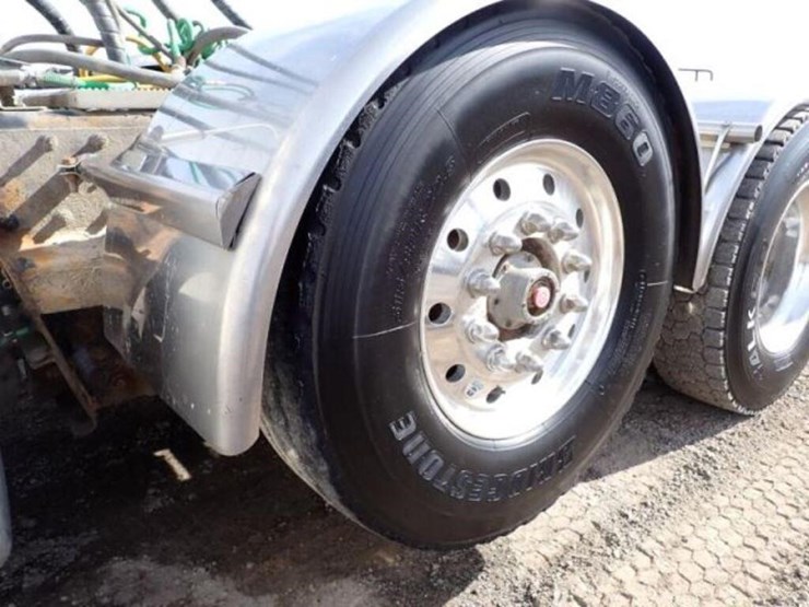 2013-peterbilt-367-image-50