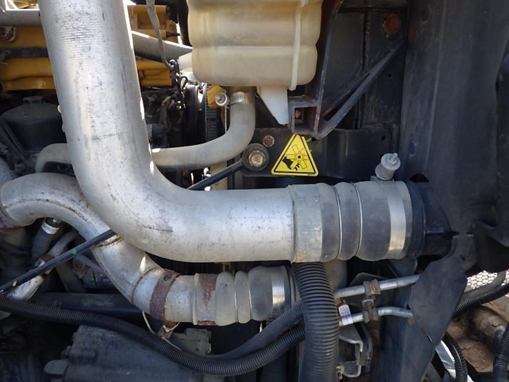 2014-caterpillar-ct660-image-29