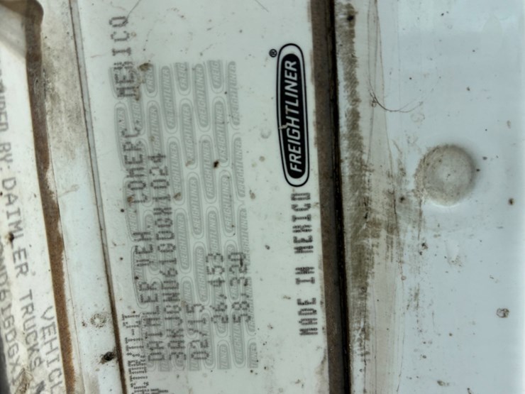 2016-freightliner-coronado-122-sd-image-16