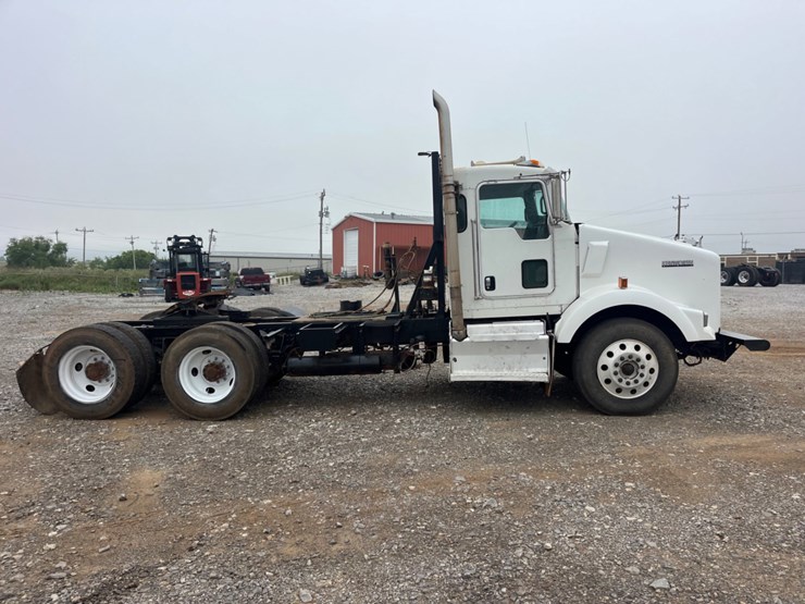 2012-kenworth-t800-image-4