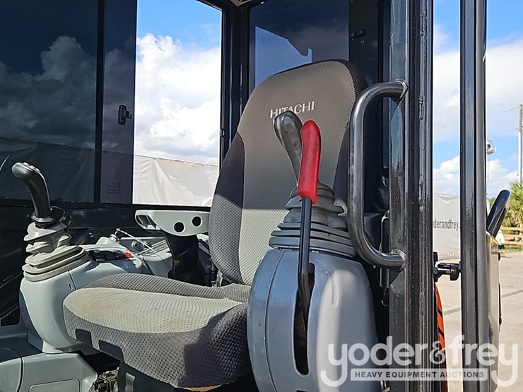 hitachi-zx55u-5a-image-32