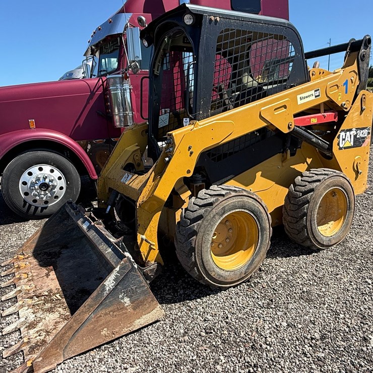 #25 • CAT 2420 SKID STEER