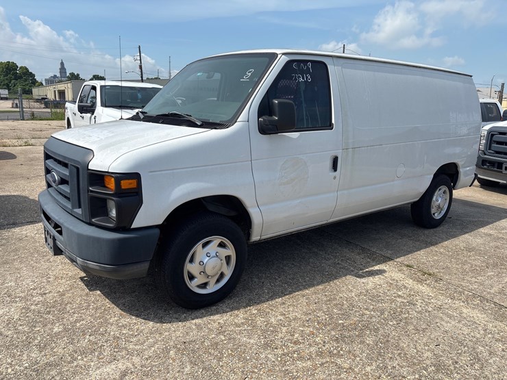 2013-ford-e150-image-1