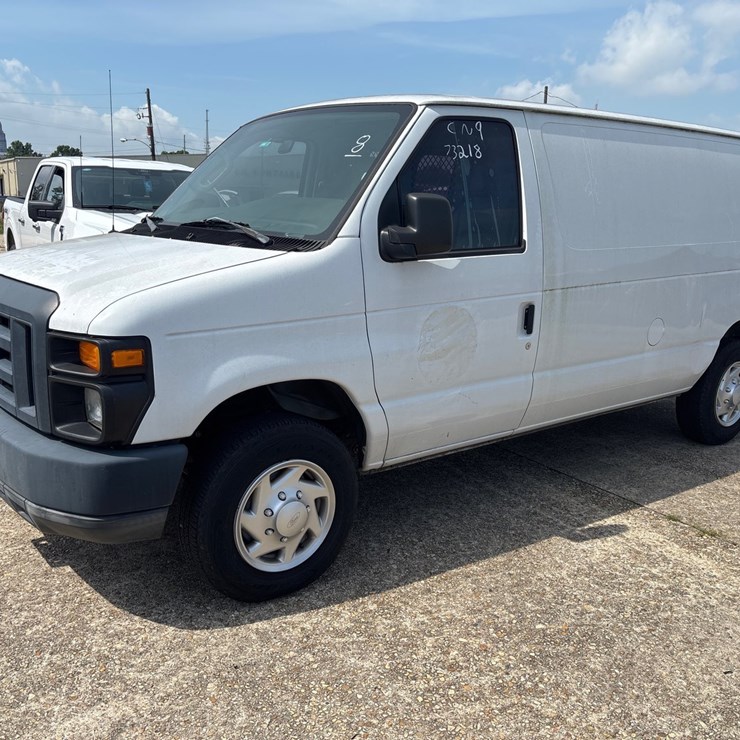 2013 FORD E150