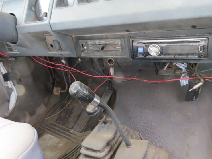 1990-jeep-wrangler-image-9