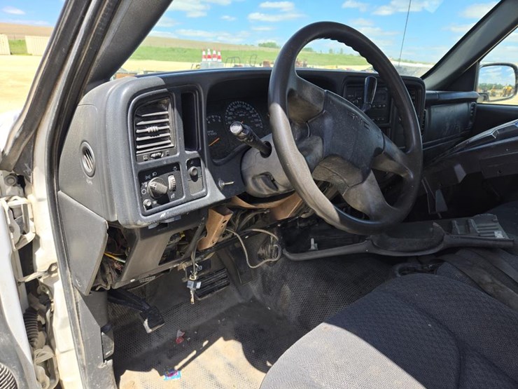 2006-gmc-sierra-2500hd-image-9