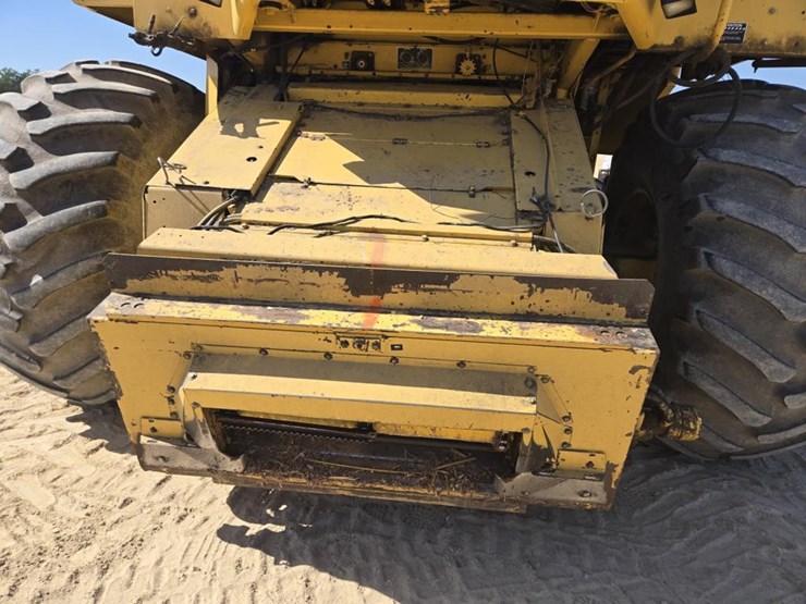 new-holland-tr97-image-22
