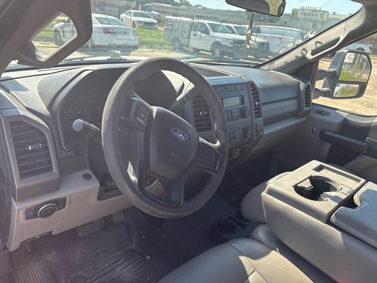 #12-•-2017-ford-3/4-ton-truck-image-7