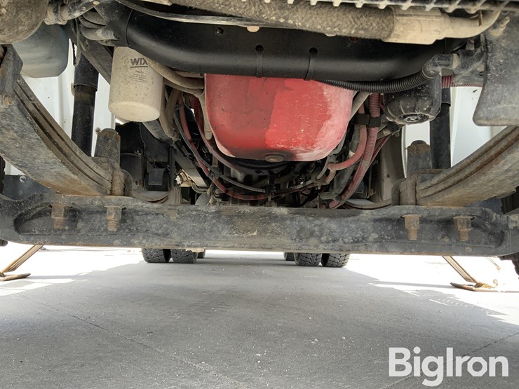 2016-freightliner-m2-106-image-18