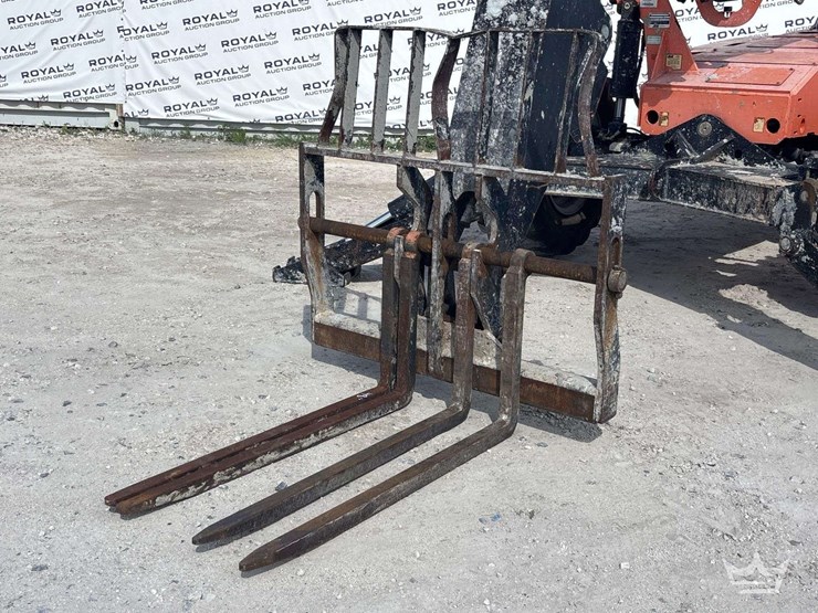 2018-jlg-10054-10,000lb-4x4-rough-terrain-telehandler-image-11