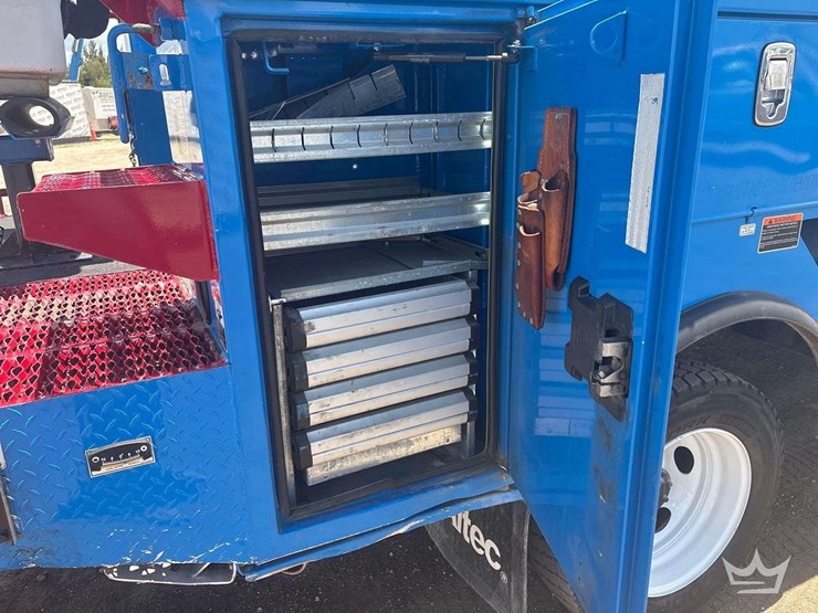 2020-ford-f550-image-24