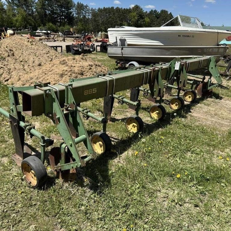 JOHN DEERE 885