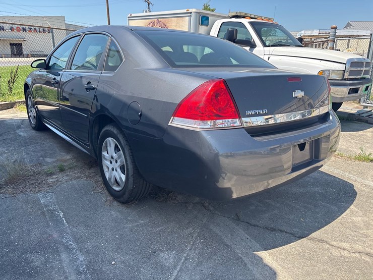 #33-•-2011-chevrolet-impala-image-5