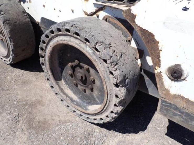 2014-bobcat-s590-image-27