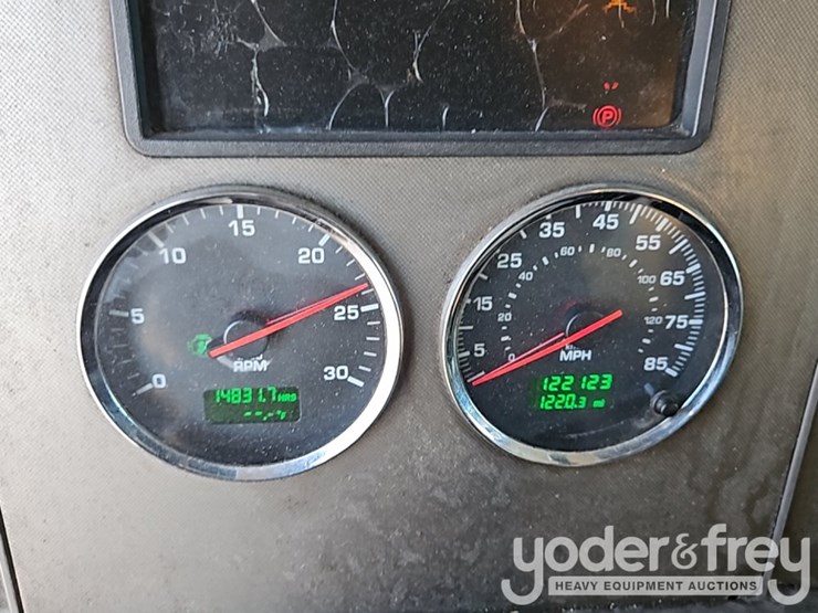 2016-kenworth-t300-image-32