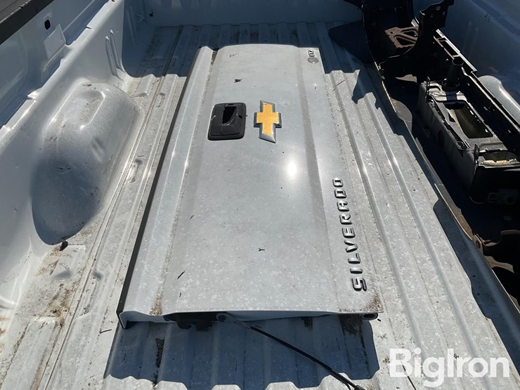2016-chevrolet-3500-image-9
