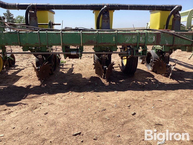 john-deere-7300-image-19