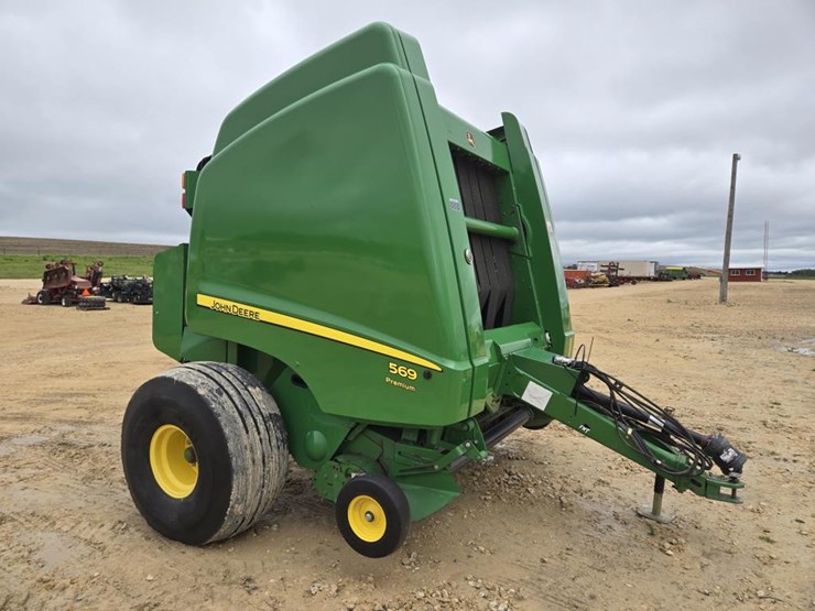 john-deere-569-premium-image-1